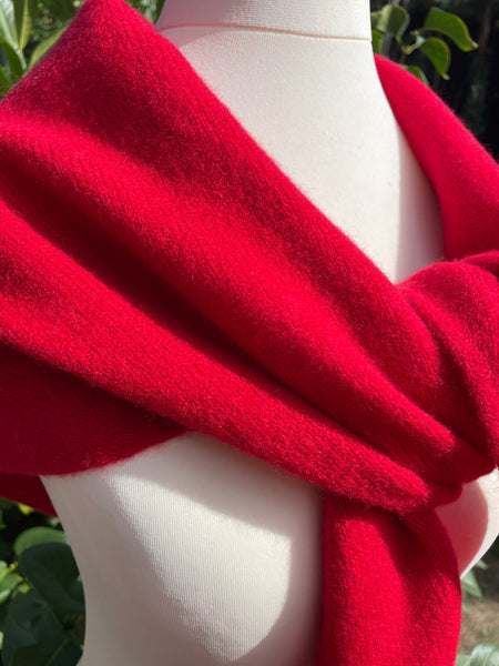 OVERSIZED TRIANGLE SCARF BRIGHT RED