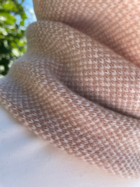 FLECKED SNOOD CAMEL