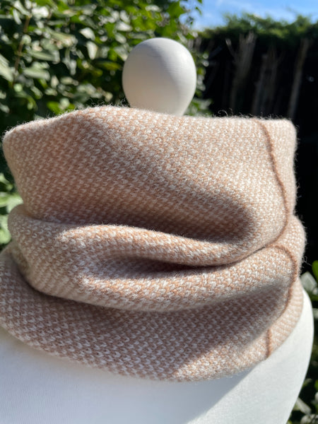 FLECKED SNOOD CAMEL