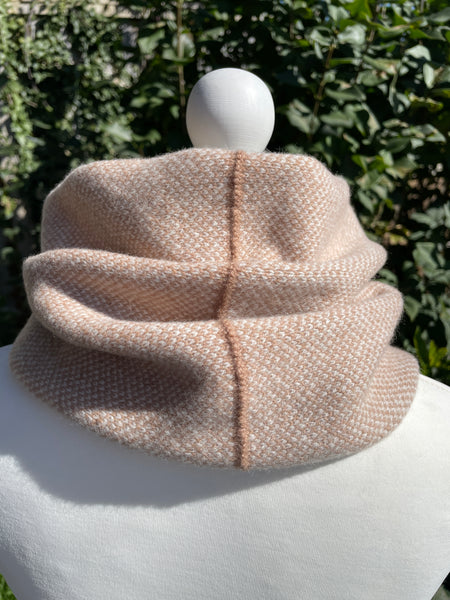 FLECKED SNOOD CAMEL