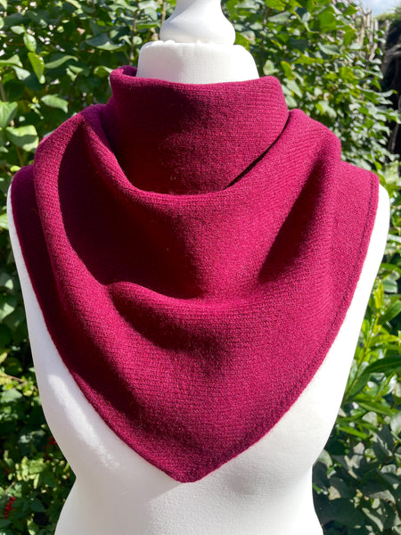 LARGE TRIANGLE SCARF BURGUNDY WINE