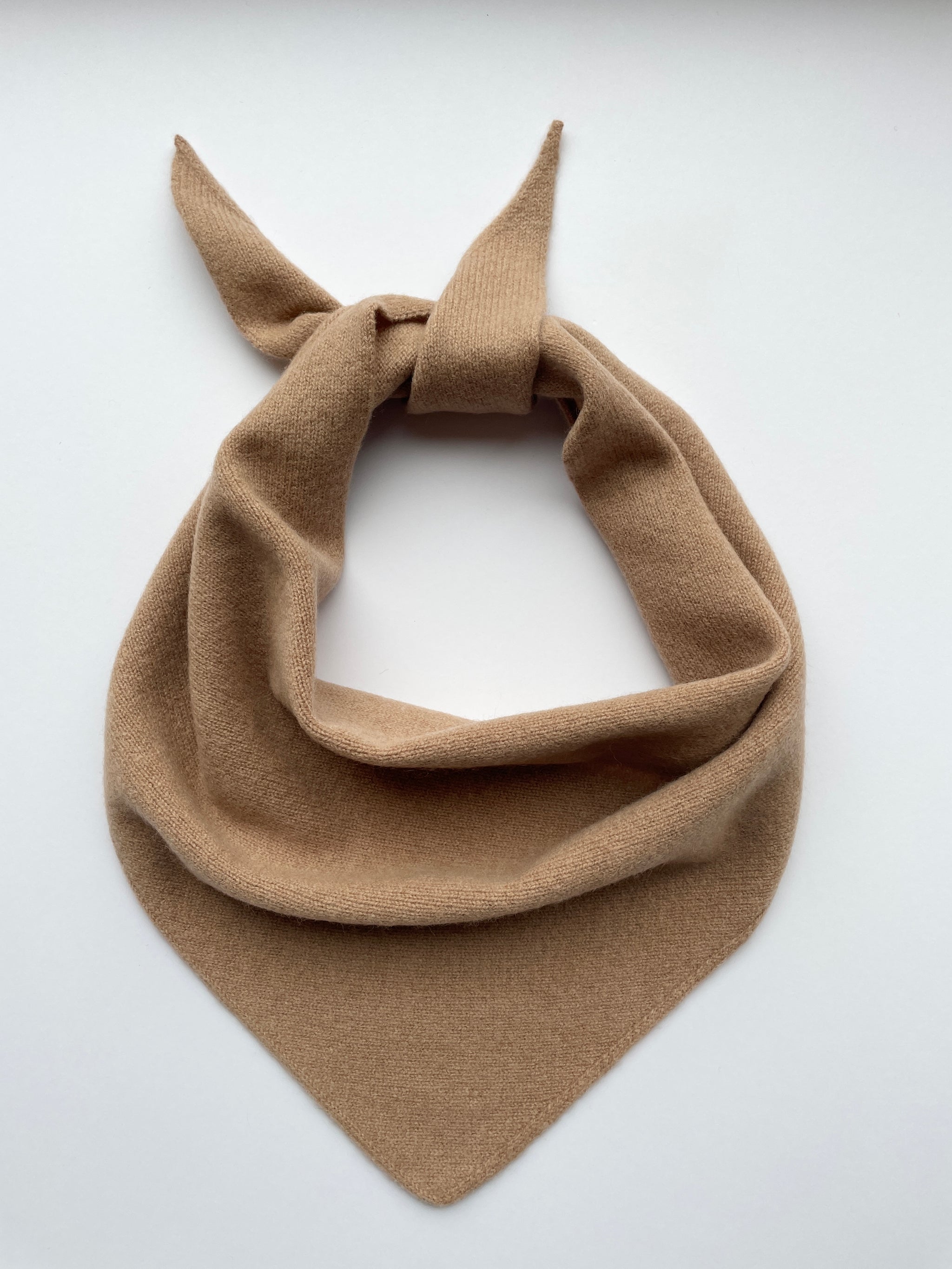 LARGE TRIANGLE SCARF CAMEL – JO MCKENNA