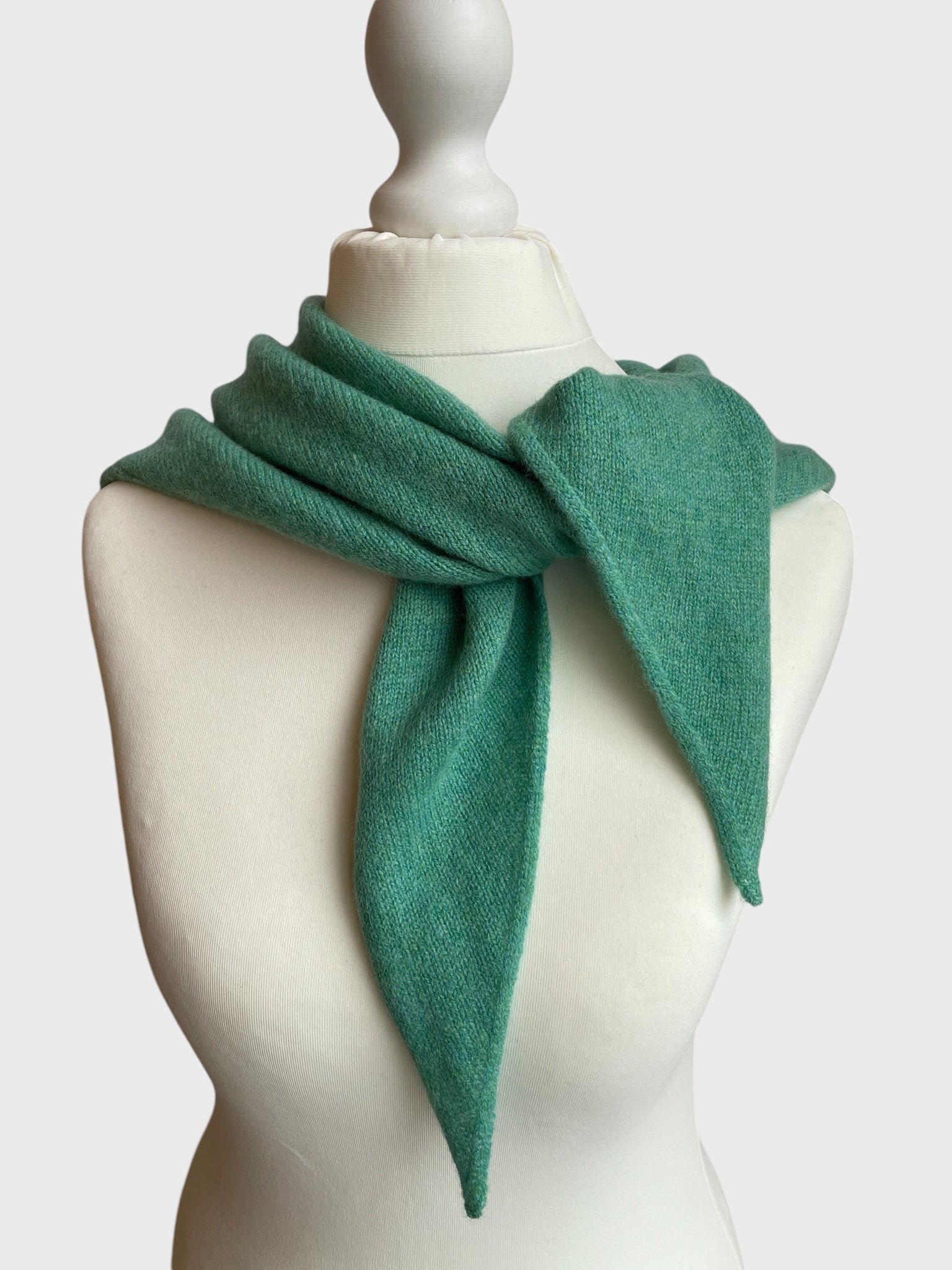 LARGE TRIANGLE SCARF JADE GREEN