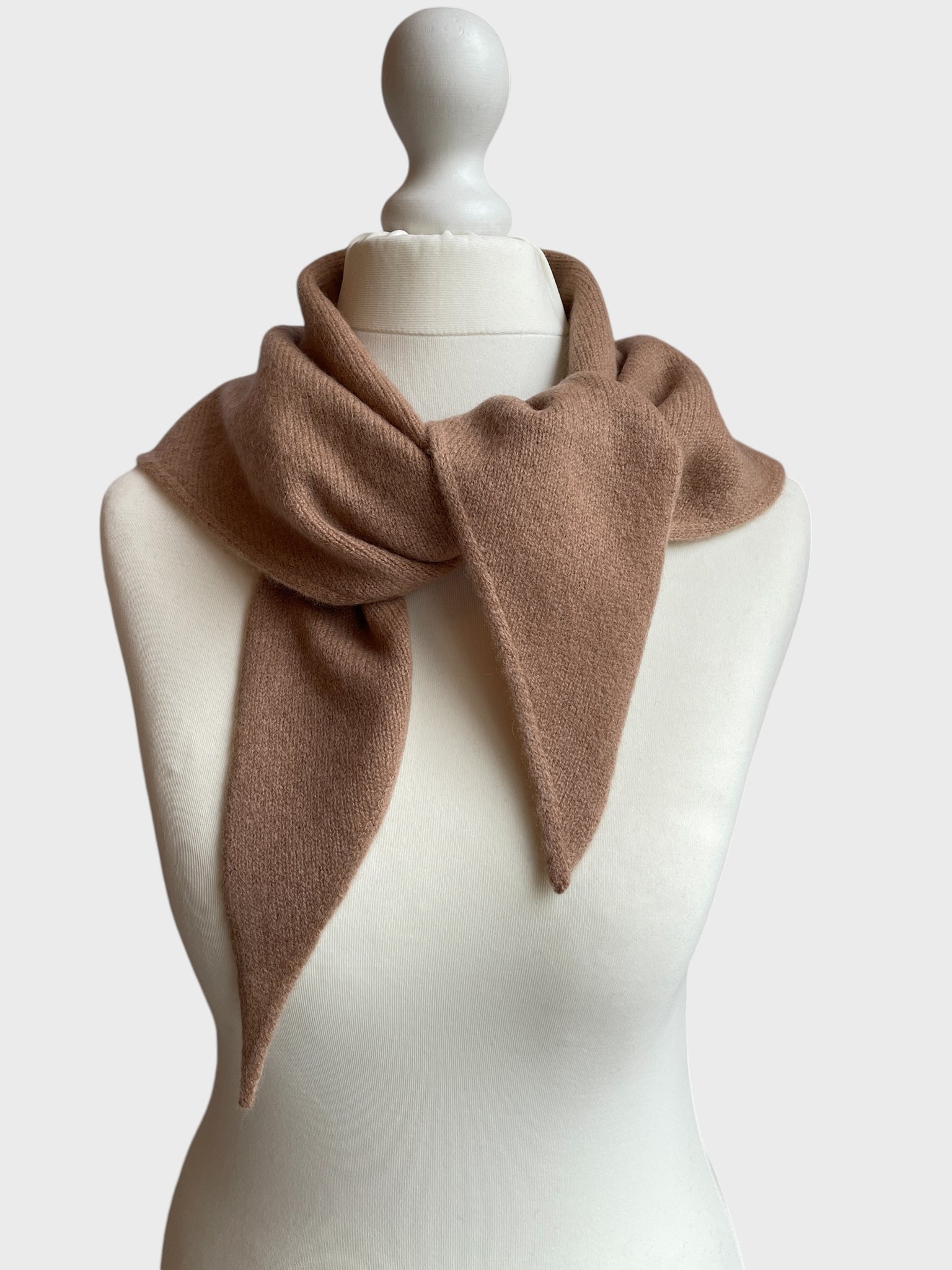 LARGE TRIANGLE SCARF CAMEL