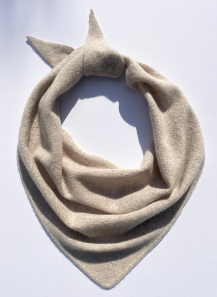 LARGE TRIANGLE SCARF LIGHT LINEN BEIGE