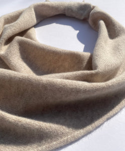 LARGE TRIANGLE SCARF LIGHT LINEN BEIGE