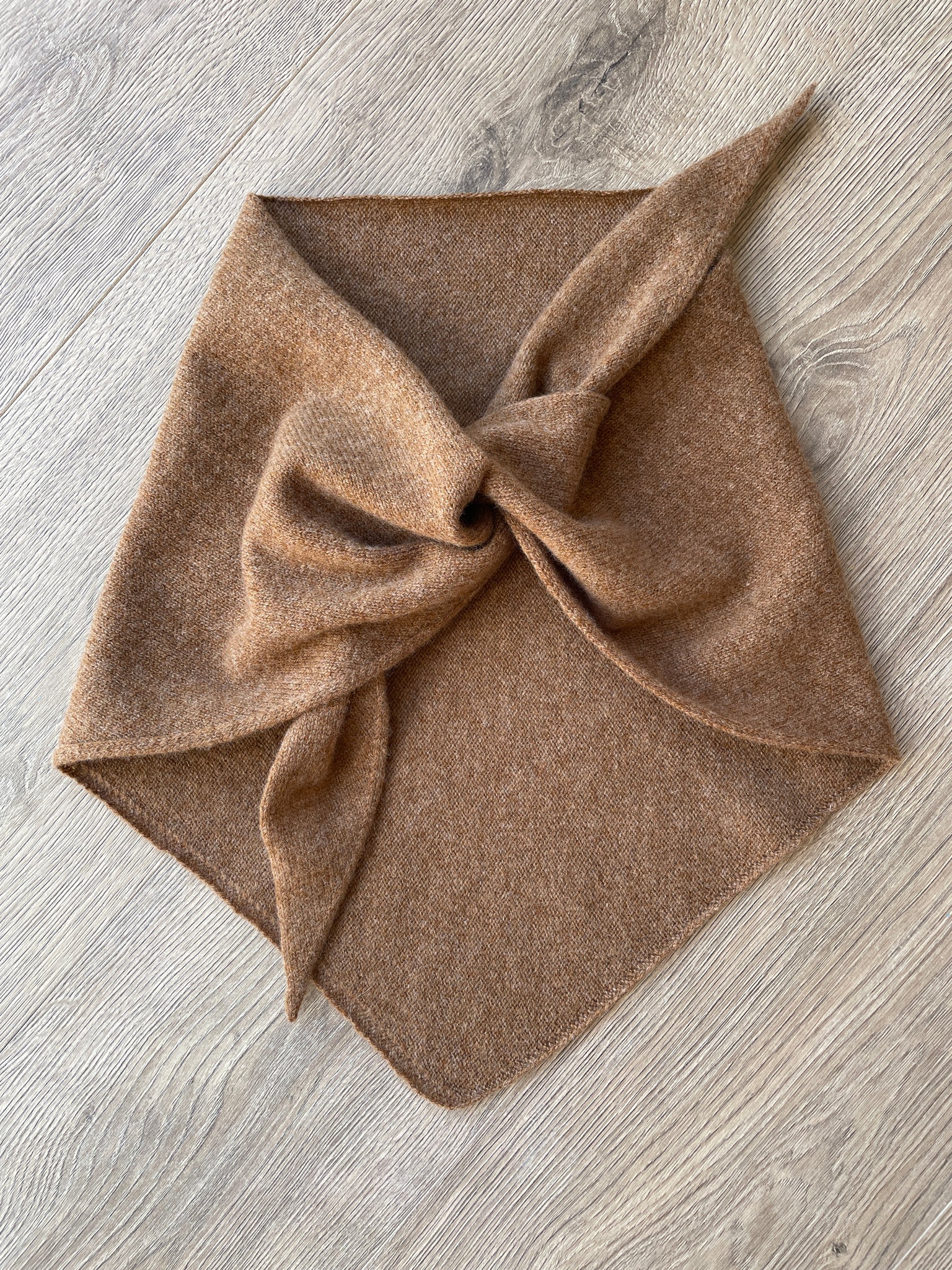 LARGE TRIANGLE SCARF CHESTNUT BROWN