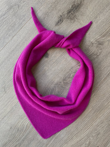 LARGE TRIANGLE SCARF FUSCHIA PINK