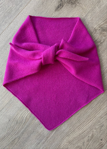 LARGE TRIANGLE SCARF FUSCHIA PINK