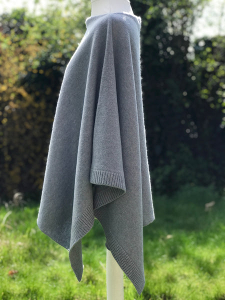 RIBBED EDGE PONCHO DOVE GREY