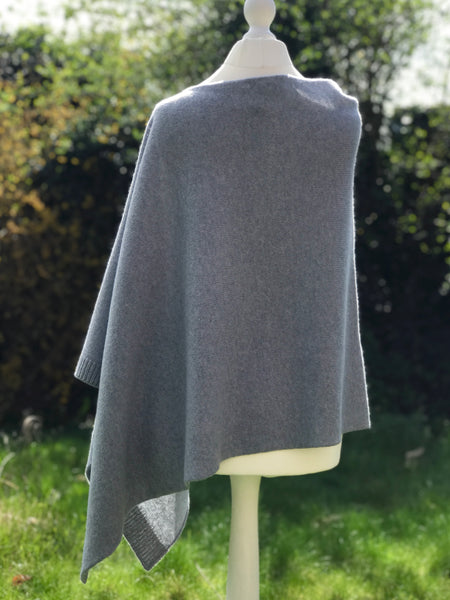 RIBBED EDGE PONCHO DOVE GREY