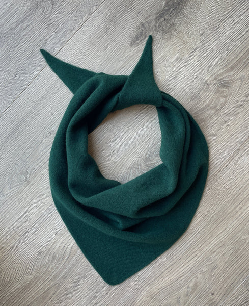 LARGE TRIANGLE SCARF FOREST GREEN