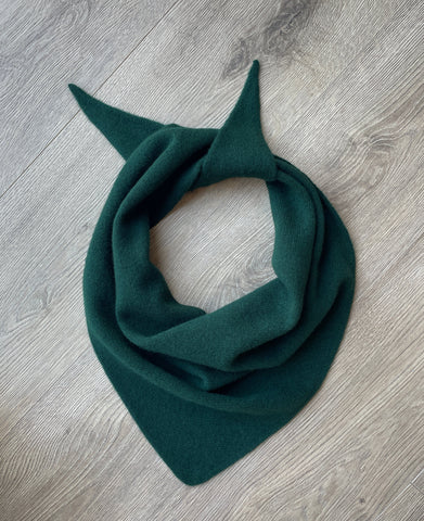 LARGE TRIANGLE SCARF FOREST GREEN