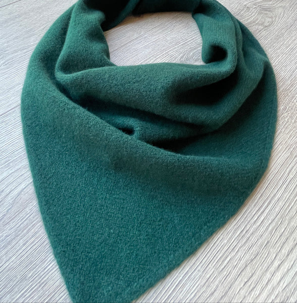 LARGE TRIANGLE SCARF FOREST GREEN