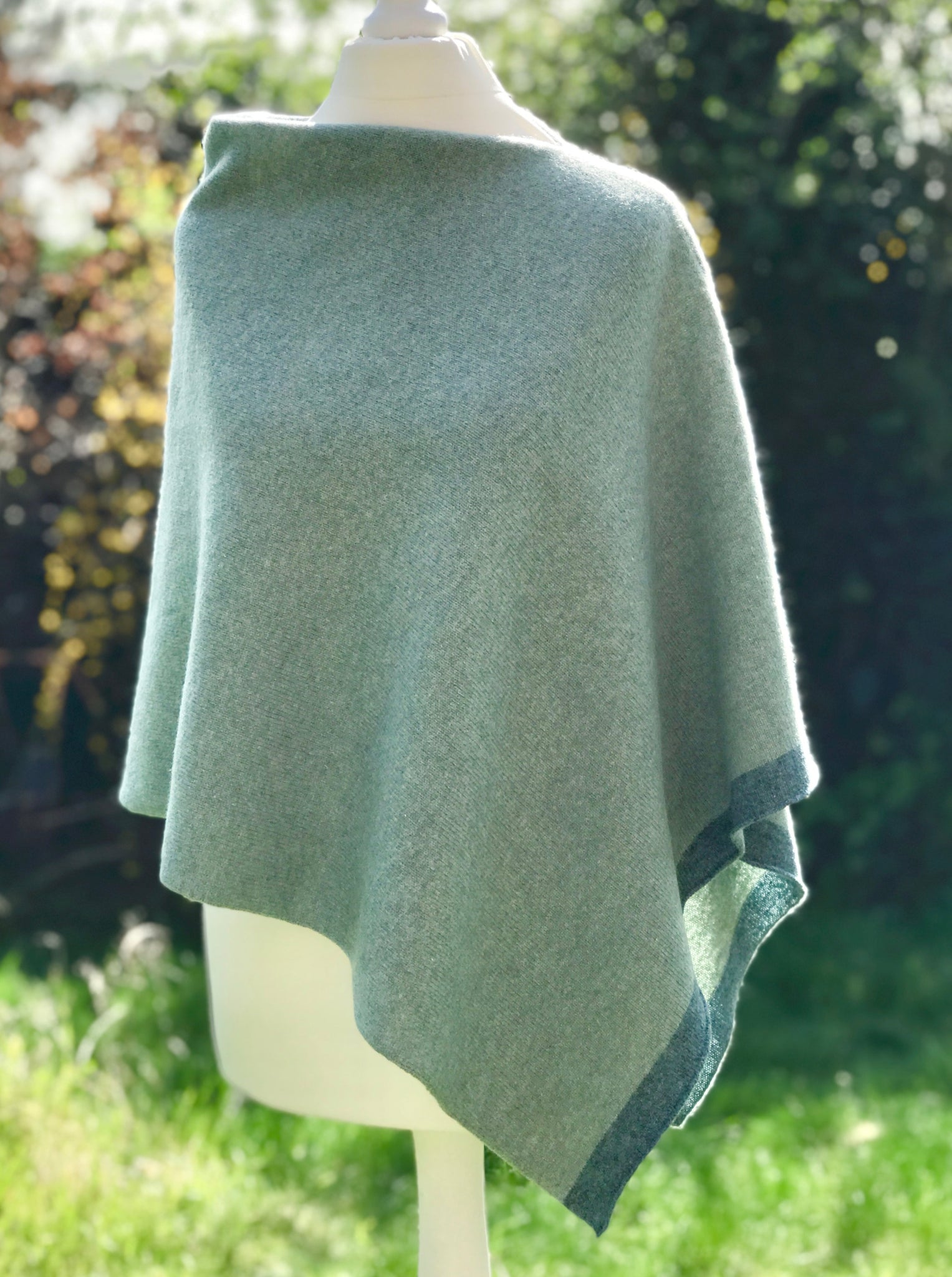 EDGE STRIPE PONCHO SPEARMINT GREEN