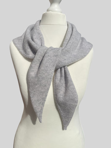 LARGE TRIANGLE SCARF LIGHT GREY
