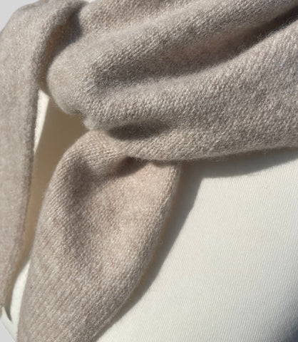 LARGE TRIANGLE SCARF LIGHT LINEN BEIGE